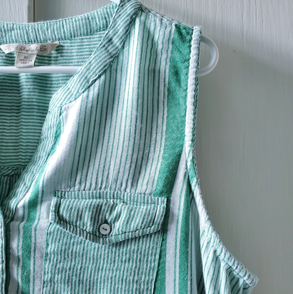 Khakis & Co sleeveless Top - Picture 1 of 5